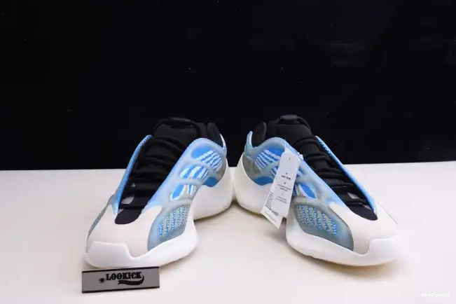 THE ADIDAS DARK IN G54850 V3 YEEZY GLOW 700 0601